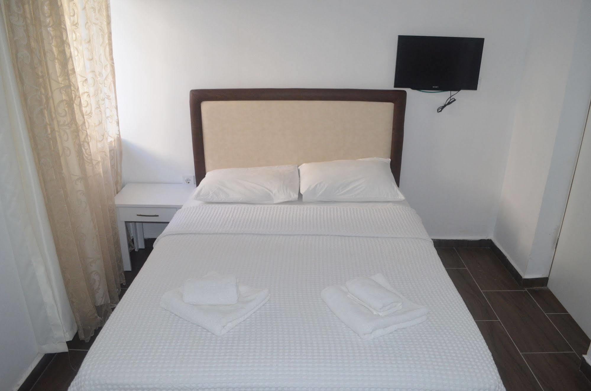 Lacivert Hotel Ayvalik Exterior photo