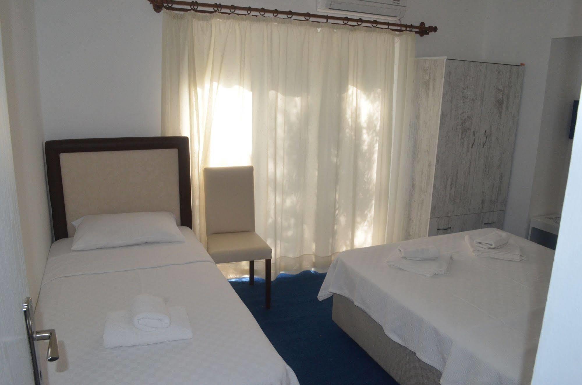 Lacivert Hotel Ayvalik Exterior photo
